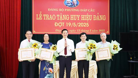Đảng bộ tỉnh Bắc Ninh có gần 2.700 đảng viên được tặng, truy tặng Huy hiệu Đảng đợt 2/9