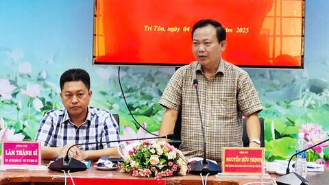 Ban Tuyên giáo và Dân vận Tỉnh ủy An Giang làm việc tại xã Tri Tôn về công tác tôn giáo, dân tộc