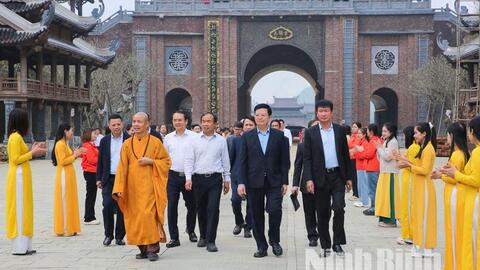 Phó Thủ tướng Chính phủ Mai Văn Chính kiểm tra công tác quy hoạch tại Danh lam thắng cảnh quốc gia đặc biệt Tràng An-Tam Cốc-Bích Động