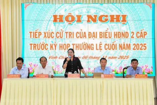 Cử tri kiến nghị sớm ban hành nghị quyết hỗ trợ người làm việc tại trung tâm hành chính cấp xã 