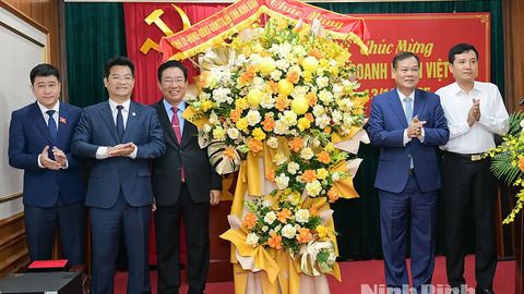 Đồng chí Phó Bí thư Tỉnh ủy, Chủ tịch HĐND tỉnh Lê Quốc Chỉnh thăm, chúc mừng các doanh nghiệp nhân kỷ niệm ngày doanh nhân Việt Nam