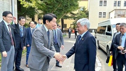 Chủ tịch Ủy ban Trung ương MTTQ Việt Nam Đỗ Văn Chiến thăm Đại học Khoa học Tokyo và giao lưu với sinh viên Việt Nam