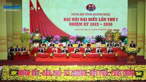 [Photos]. Phiên khai mạc Đại hội đại biểu Đảng bộ tỉnh Quảng Ngãi lần thứ I
