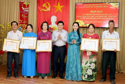 Xã Phương Bình họp mặt kỷ niệm 96 năm Ngày thành lập Đảng Cộng sản Việt Nam 