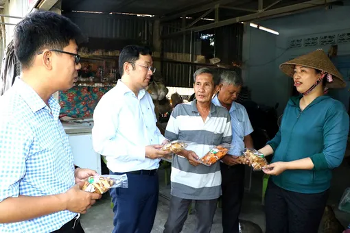 Thông qua nghị quyết quy định chính sách hỗ trợ cán bộ, công chức, viên chức về công tác tại trung tâm hành chính của đơn vị hành chính cấp xã 