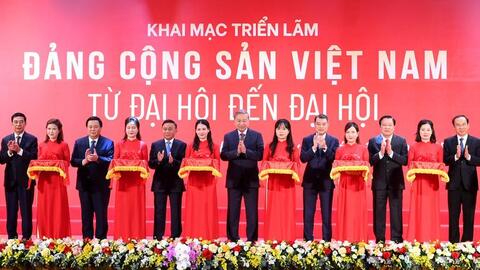 Khai mạc Triển lãm "Đảng Cộng sản Việt Nam - Từ Đại hội đến Đại hội"