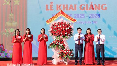 Đồng chí Bí thư Tỉnh ủy Trương Quốc Huy dự lễ khai giảng năm học mới tại Trường Tiểu học Ninh Giang