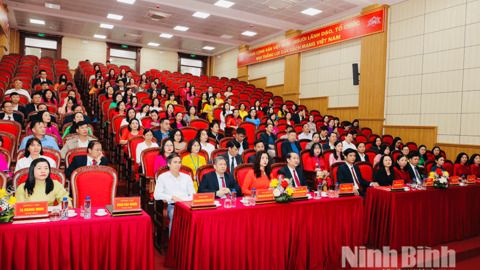 Trường Chính trị tỉnh đón Bằng công nhận đạt chuẩn mức 1