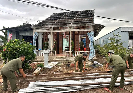 Khẩn trương khắc phục hậu quả thiên tai, mưa giông làm sập, tốc mái trên 20 căn nhà 