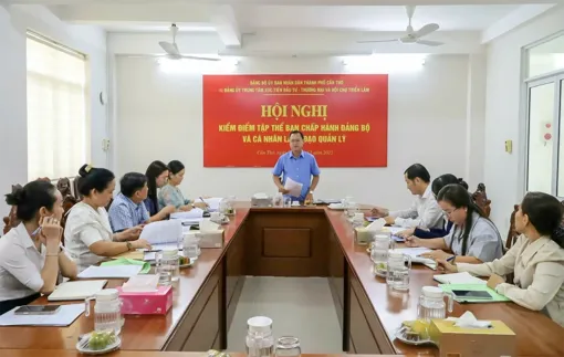 Hội nghị kiểm điểm tập thể, cá nhân và lãnh đạo quản lý Trung tâm Xúc tiến Đầu tư - Thương mại và Hội chợ Triển lãm Cần Thơ 