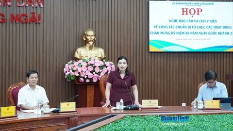 Bắn pháo hoa chào mừng Quốc khánh 2/9 tại phường Kon Tum và Cẩm Thành