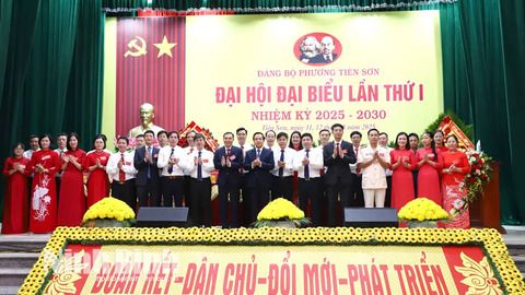 Đồng chí Chủ tịch UBND tỉnh Phạm Quang Ngọc dự và chỉ đạo Đại hội Đảng bộ phường Tiên Sơn, nhiệm kỳ 2025-2030