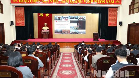 Bồi dưỡng kiến thức lý luận chính trị cho đội ngũ giảng dạy và cán bộ Đoàn trong hệ thống giáo dục quốc dân