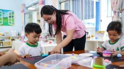 Nhiều điểm mới về quy định lộ trình thực hiện nâng trình độ chuẩn được đào tạo của giáo viên mầm non, tiểu học, THCS