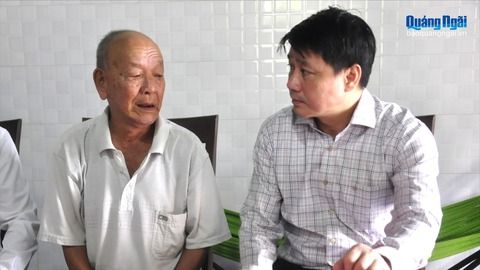 Chủ nhiệm Ủy ban Kiểm tra Tỉnh ủy Huỳnh Quốc Huy thăm, tặng quà chiến sĩ tham gia trận đánh Vạn Tường