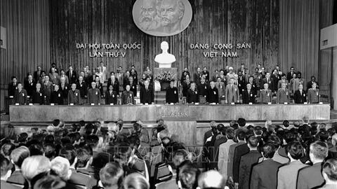 Đại hội Đảng lần thứ V: Xây dựng chủ nghĩa xã hội và bảo vệ Tổ quốc xã hội chủ nghĩa