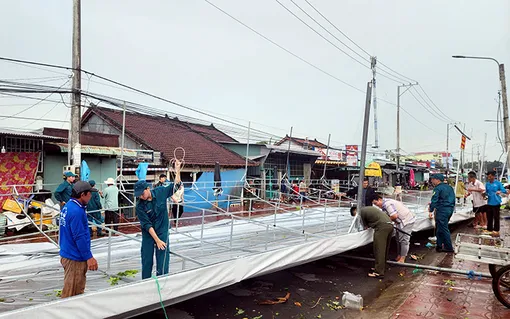 Mưa giông làm tốc mái, hư hỏng 26 căn nhà, thiệt hại tài sản trên 530 triệu đồng 