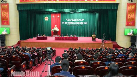 Kỳ họp thường lệ cuối năm 2025 - HĐND tỉnh khóa XV: Tiến hành chất vấn, trả lời chất vấn