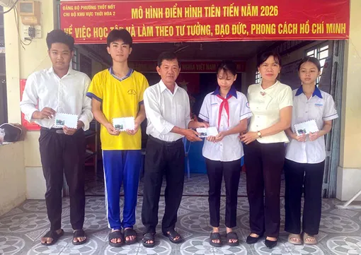 Bí thư chi bộ nêu gương sáng 