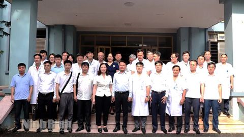 Đồng chí Bí thư Tỉnh uỷ Đặng Xuân Phong đi thăm, khảo sát một số cơ sở y tế trên địa bàn tỉnh