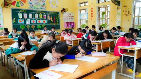 Tiếp tục đổi mới, nâng cao chất lượng giáo dục toàn diện, ưu tiên nguồn lực cho vùng khó khăn và đẩy mạnh chuyển đổi số