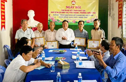 Ủy ban MTTQVN phường Hưng Phú phối hợp giúp 69 hộ thoát nghèo, cận nghèo 