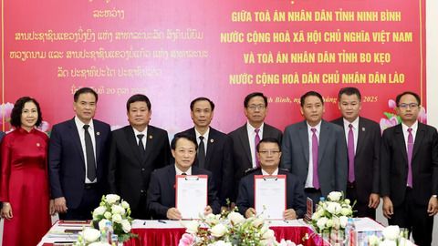 Đoàn công tác TAND tỉnh Bo Kẹo - Lào thăm và làm việc với TAND tỉnh Ninh Bình