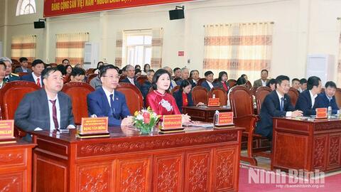 Đảng ủy phường Đồng Văn tổ chức lễ trao tặng Huy hiệu Đảng và tổng kết công tác xây dựng Đảng năm 2025