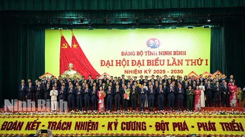 Một số hình ảnh tại Phiên khai mạc Đại hội Đảng bộ tỉnh Ninh Bình lần thứ I, nhiệm kỳ 2025-2030