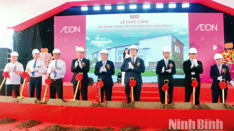 Đẩy mạnh phát triển thương mại-dịch vụ, tạo động lực tăng trưởng kinh tế