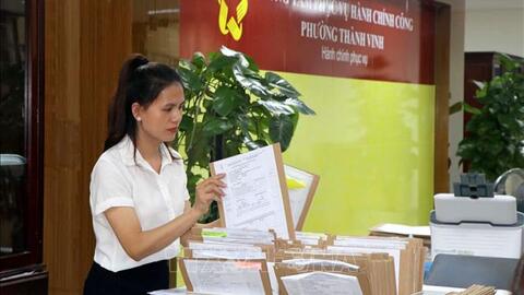 Kiện toàn tổ chức bộ máy, bố trí đủ cán bộ, công chức chuyên môn ở cấp xã