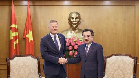 Đồng chí Nguyễn Thanh Nghị, Trưởng Ban Chính sách, chiến lược Trung ương tiếp và làm việc với Đại sứ Đan Mạch tại Việt Nam