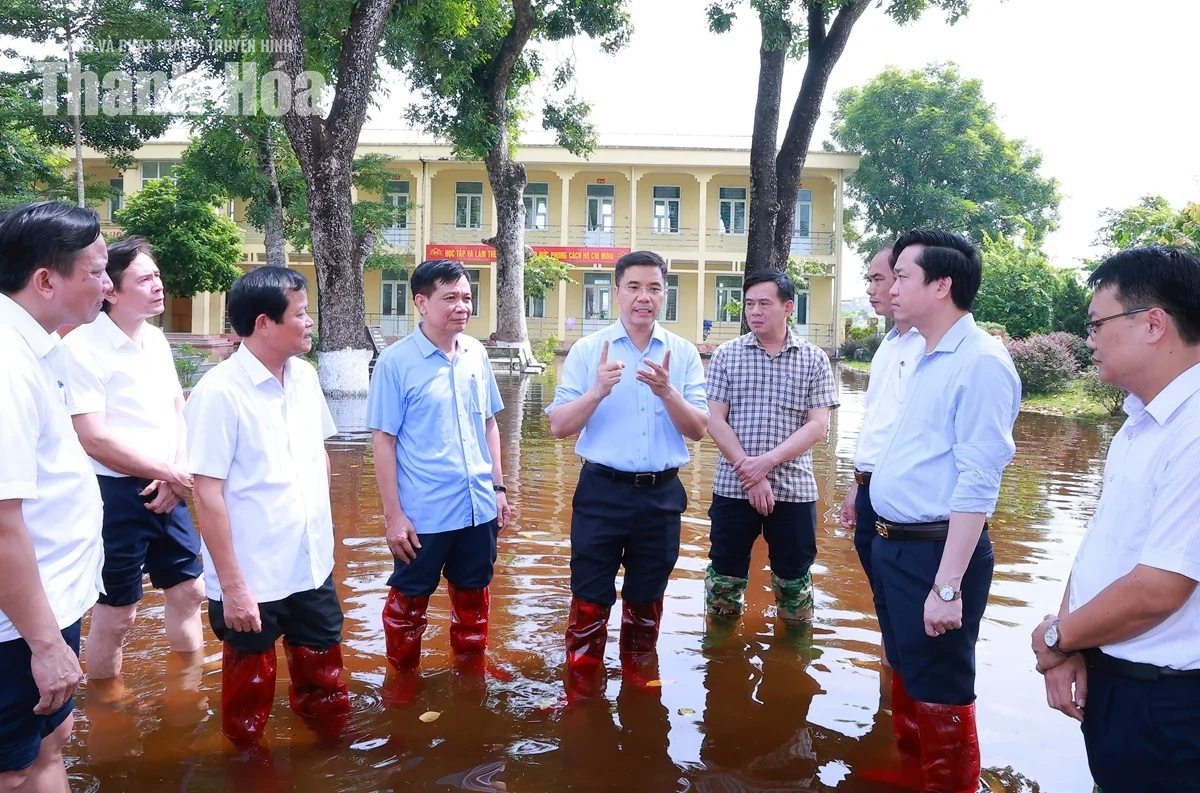 Nhanh chóng khắc phục tình trạng ngập lụt để học sinh sớm trở lại lớp học
