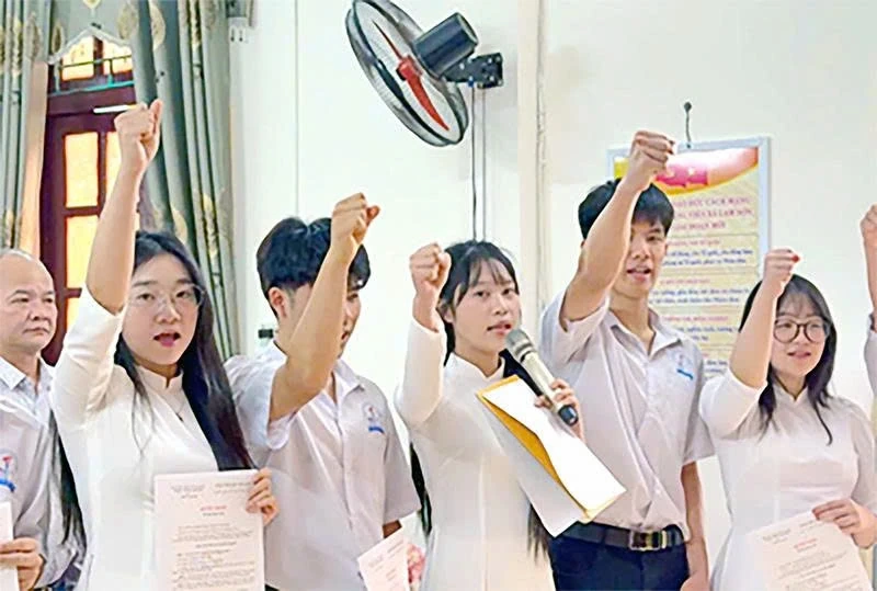 Quan tâm phát triển đảng viên trong học sinh