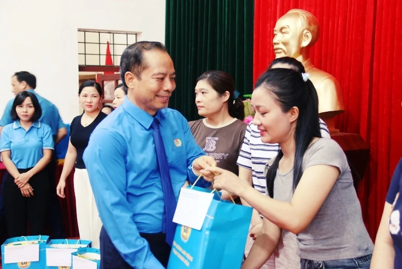 Công đoàn phường Quảng Phú phát động “Tháng Công nhân” năm 2026