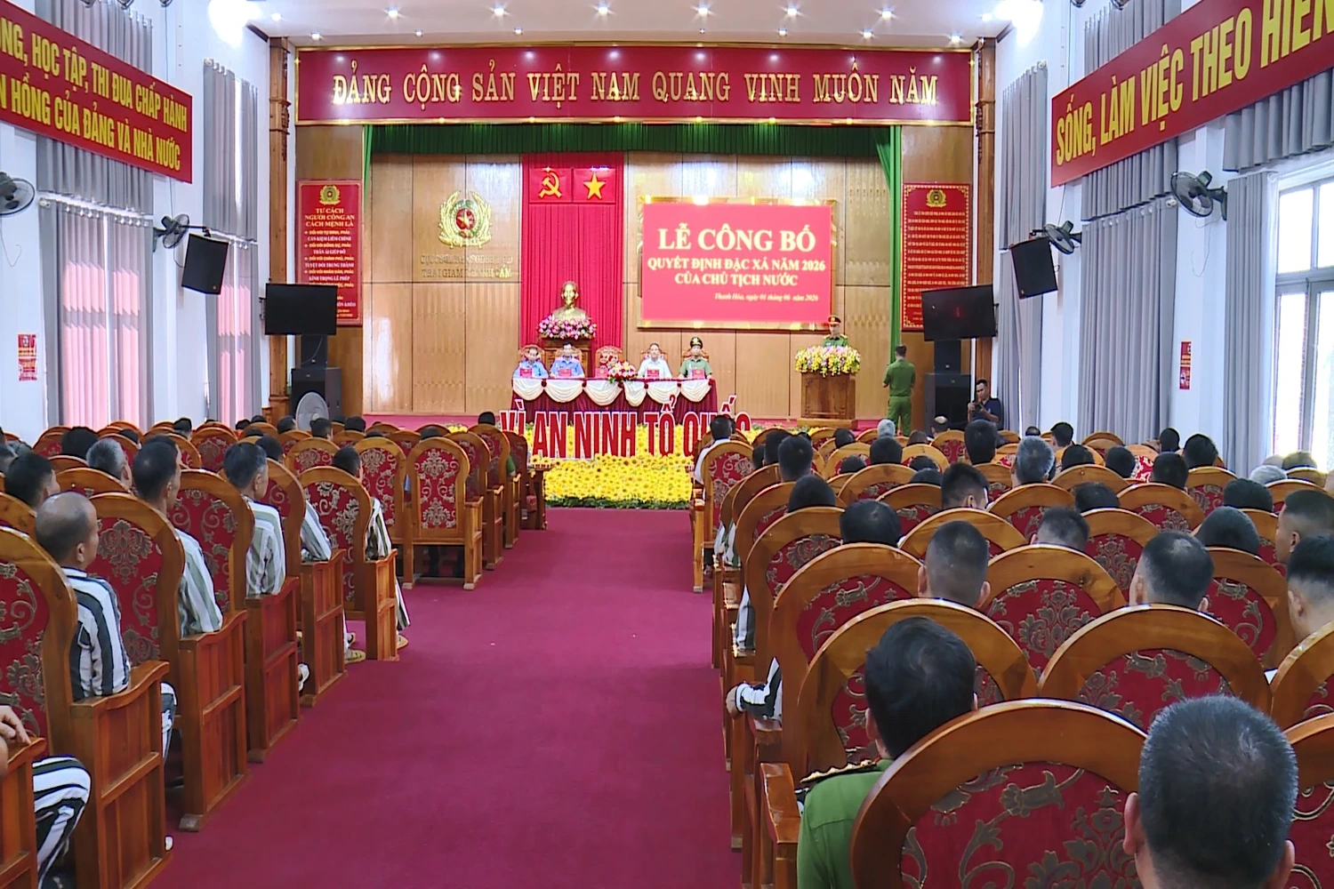 Trại giam Thanh Cẩm: 58 phạm nhân được đặc xá, hân hoan trở về với gia đình