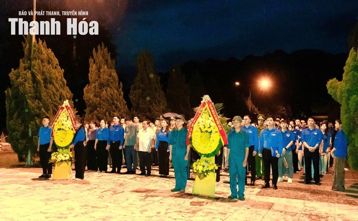 Tỉnh đoàn Thanh Hóa thắp nến tri ân tại Nghĩa trang liệt sĩ Quốc tế Đồng Tâm