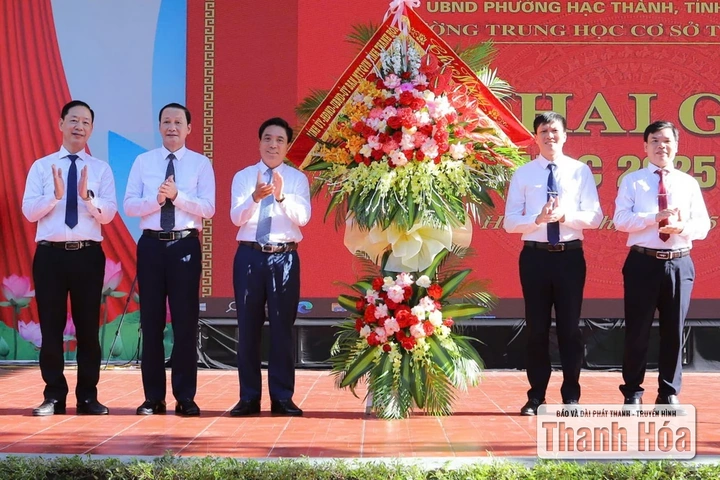 Bí thư Tỉnh ủy Nguyễn Doãn Anh và Chủ tịch UBND tỉnh Đỗ Minh Tuấn dự lễ khai giảng năm học 2025-2026 tại Trường THCS Trần Mai Ninh