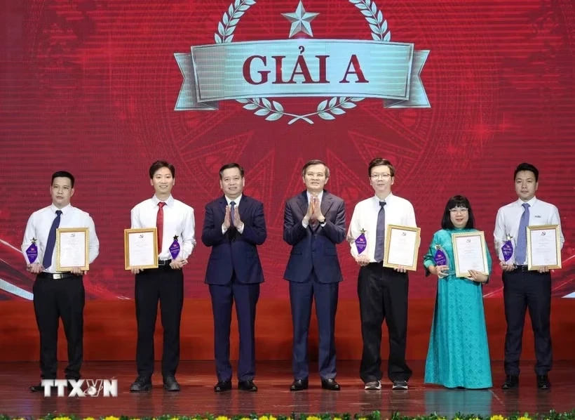 Trao giải cuộc thi “Bảo vệ nền tảng tư tưởng của Đảng trong kỷ nguyên mới”