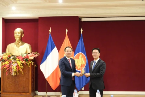 Tỉnh Tây Ninh thăm và làm việc với Đại sứ quán Việt Nam tại Cộng hòa Pháp