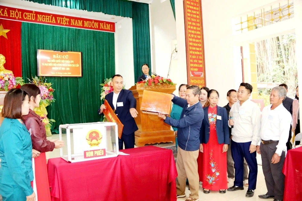 Xã Định Tân vận hành mẫu quy trình bỏ phiếu bầu cử 
