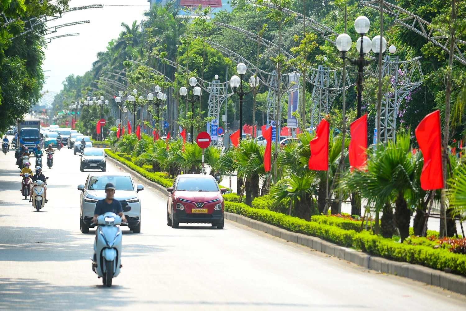 Đập tan luận điệu xuyên tạc về xây dựng xã, phường xã hội chủ nghĩa