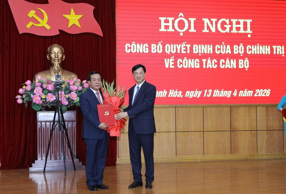 Hình ảnh tại hội nghị công bố quyết định của Bộ Chính trị điều động Thượng tướng Lê Đức Thái giữ chức Bí thư Tỉnh ủy Thanh Hóa