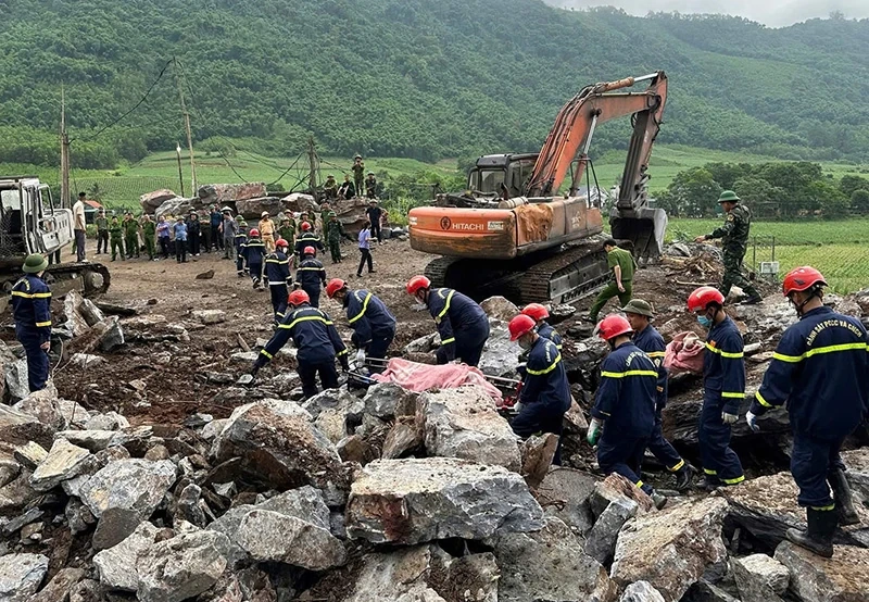 Đã tìm thấy 3 nạn nhân trong vụ sạt lở đá ở xã Cẩm Tú