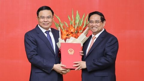 Thủ tướng trao Quyết định giao Quyền Bộ trưởng Bộ Công Thương