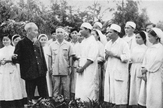 Quan điểm của Chủ tịch Hồ Chí Minh về xây dựng nền y tế cách mạng