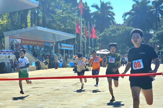 Hơn 200 vận động viên tranh tài Đại hội Thể dục thể thao xã Biển Hồ lần thứ I