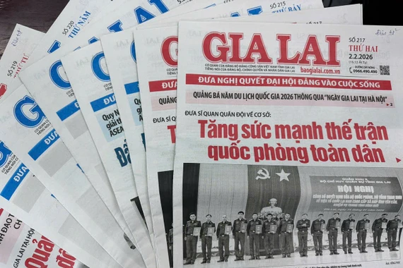 Cấp, phát ấn phẩm Báo Gia Lai cho đảng viên từ 40 năm tuổi Đảng trở lên