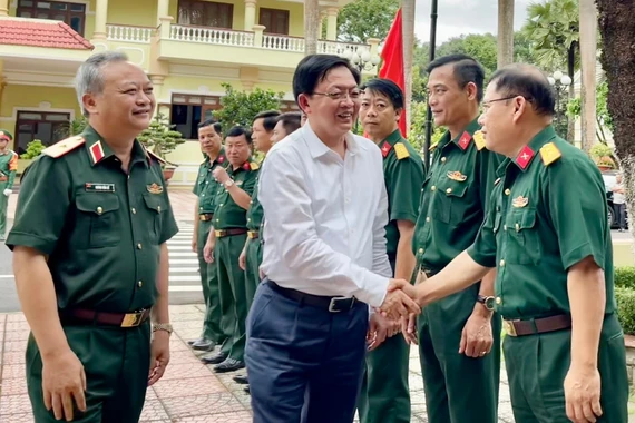 Bí thư Tỉnh ủy Gia Lai Hồ Quốc Dũng làm việc với Binh đoàn 15