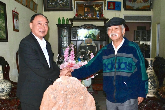 Bí thư Tỉnh ủy Thái Đại Ngọc thăm, tặng quà các đồng chí nguyên Bí thư Tỉnh ủy